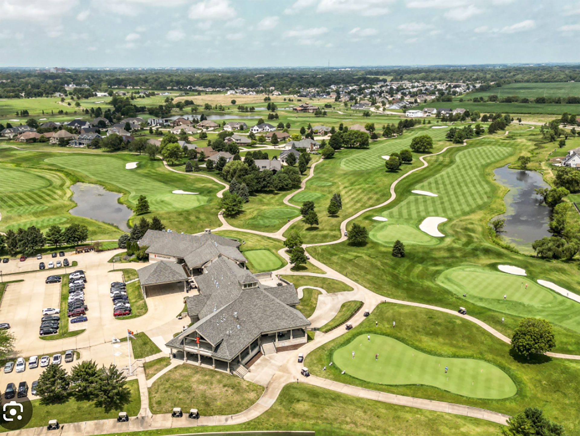 Spencer Atkins speaking at a Press Conference announcing the gifting of Atkins Golf Club to the U of I in 2020.